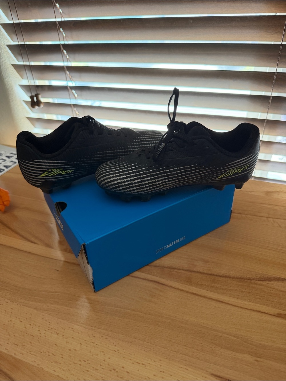DSG Kids's 13.0 Soccer Cleats - Picture 4 of 8